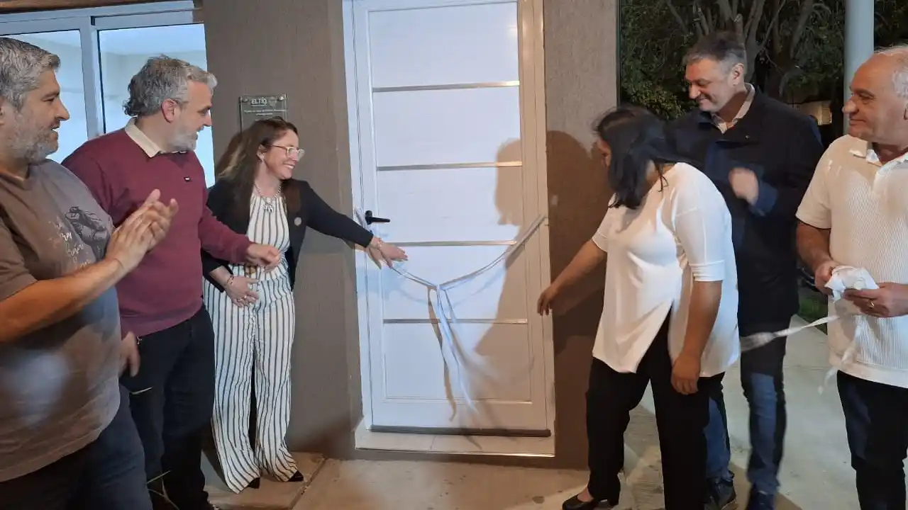 El tradicional corte de cintas que dejó inaugurado el Centro de Capacitación en El Tío.