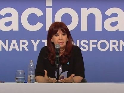 Cristina advirtió que el país vive “una descomposición institucional”
