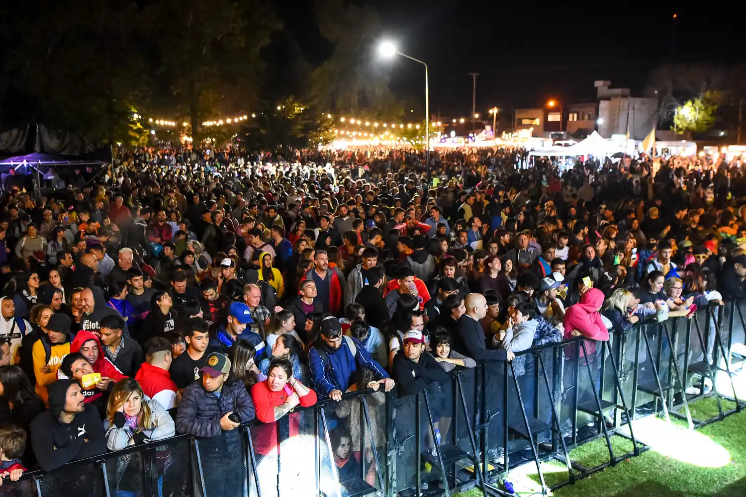 Espectacular show de Las Pelotas en el cierre de la temporada en Chascomús