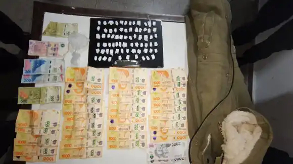 Narcomenudeo: más de 300 envoltorios de cocaína secuestrados y detenidos en distintos puntos de Rosario