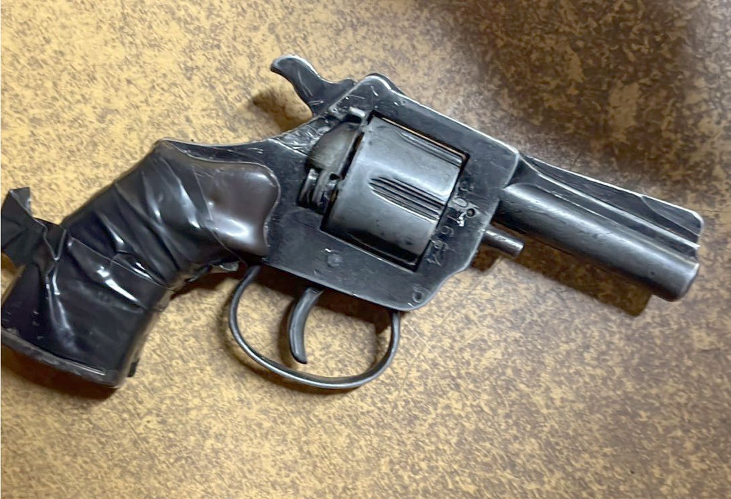 Secuestrado. El revólver calibre 22, que estaba en poder del acusado del ilícito