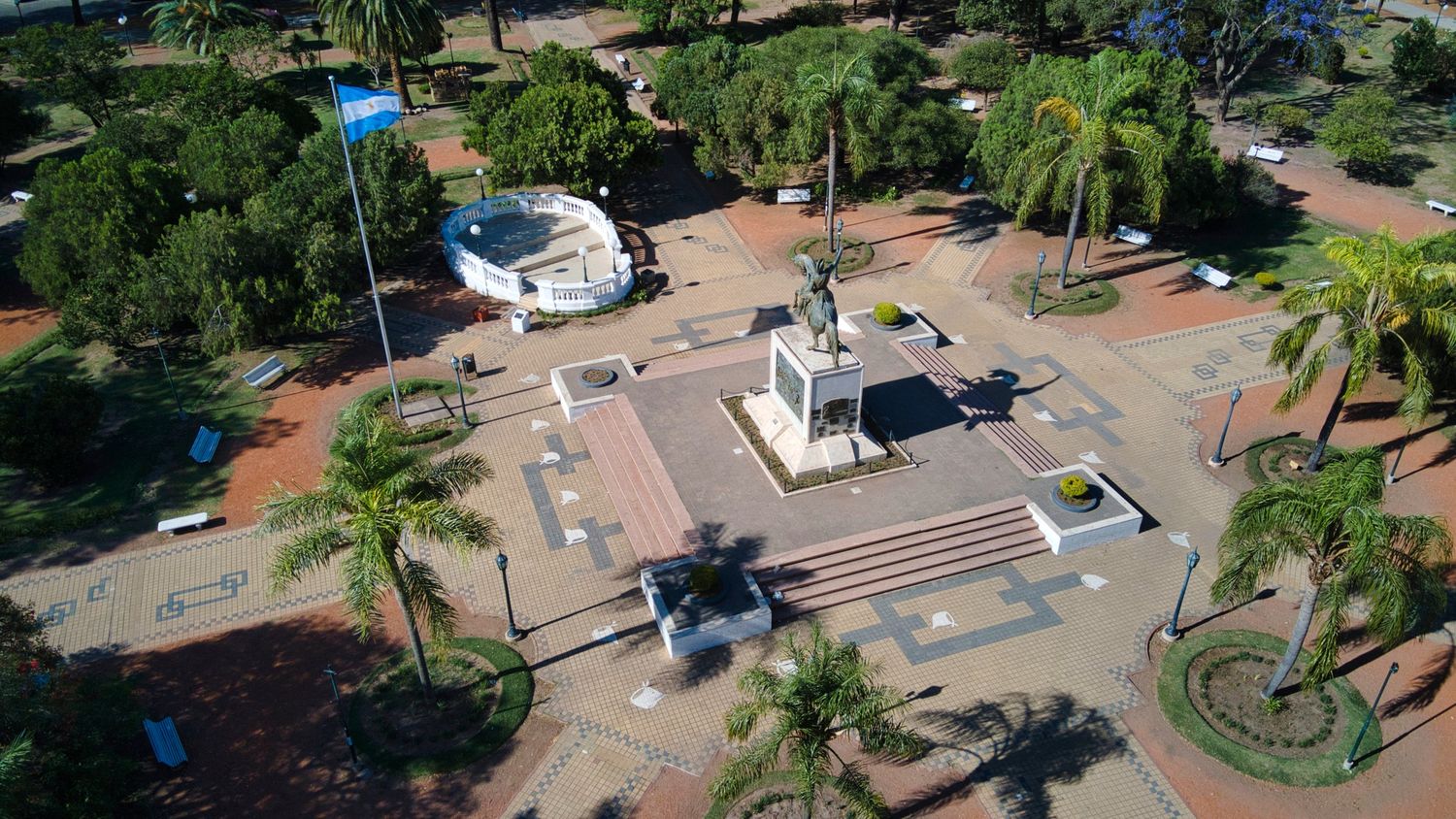 El municipio intervendrá la Plaza 25 de Mayo