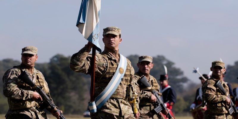 Ejército de Argentina deberá cumplir cupo de personal travesti y trans