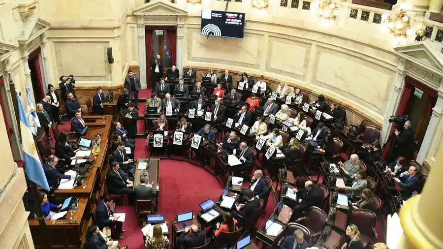 Senado: la oposición logró quórum y abrió una sesión discutida con eje en la suba de jubilaciones y los fondos de las provincias
