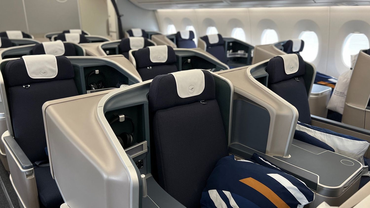 Lufthansa unveiled new seats for its wide-body aircraft