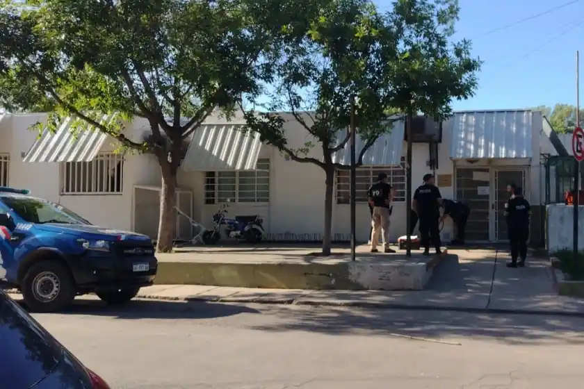 Nueva amenaza contra Pullaro en un centro de salud: encontraron una nota con una bala pegada