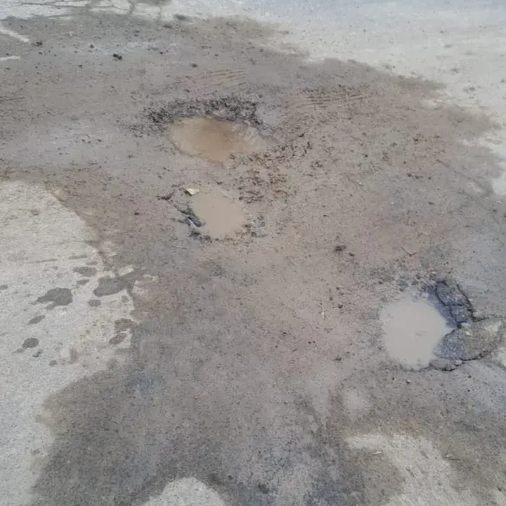 Reclamos por un caño roto en Aulí 1350