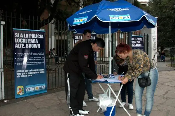 Almirante Brown: Juntan firmas para que el Intendente adhiera a la Policía Comunal