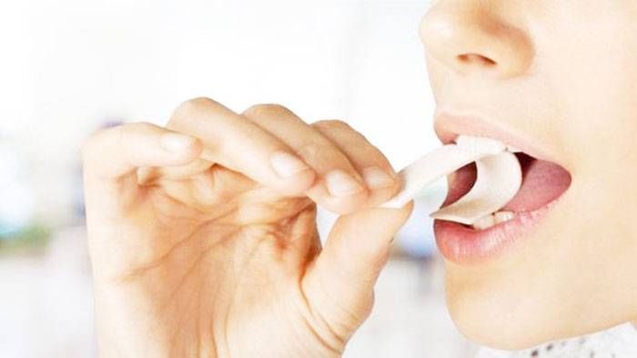 Desarrollan un chicle anticovid que neutraliza al virus en la saliva