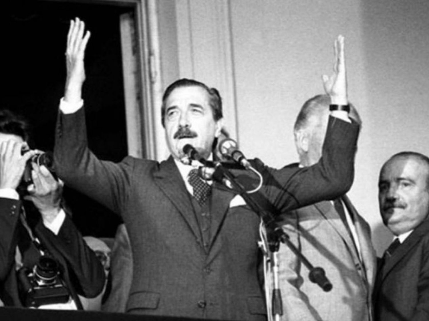 Alfonsín  también sufrió 3 atentados
