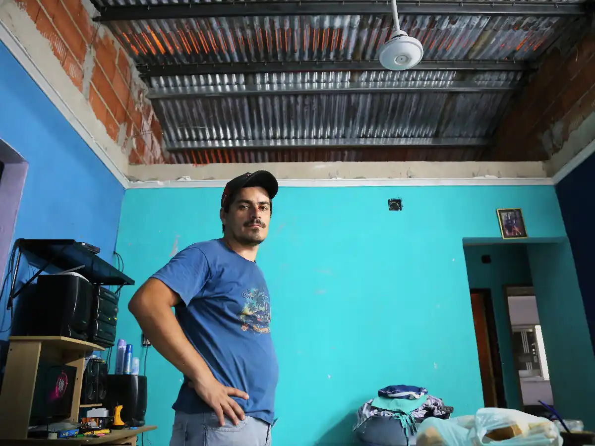 Gracias a sus vecinos, Jorge volvió a tener techo en su casa 