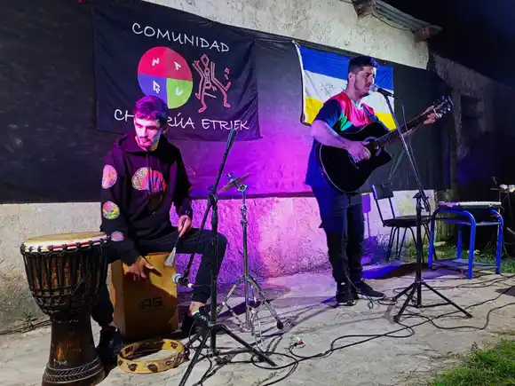 Tonga Udimar presentó “Deja que fluya”, un segundo álbum íntimo, diverso y profundamente personal