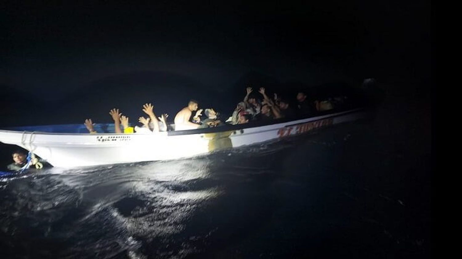 Capturan a 34 venezolanos que intentaban ingresar a Curazao, ENTRE ELLOS 9 MUJERES Y UN NIÑO