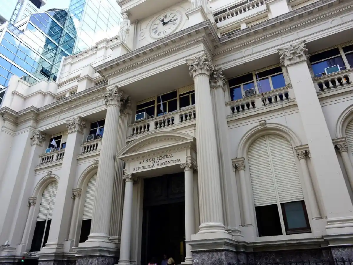 Para evitar una nueva corrida, el banco central ofreció 800 millones de dólares