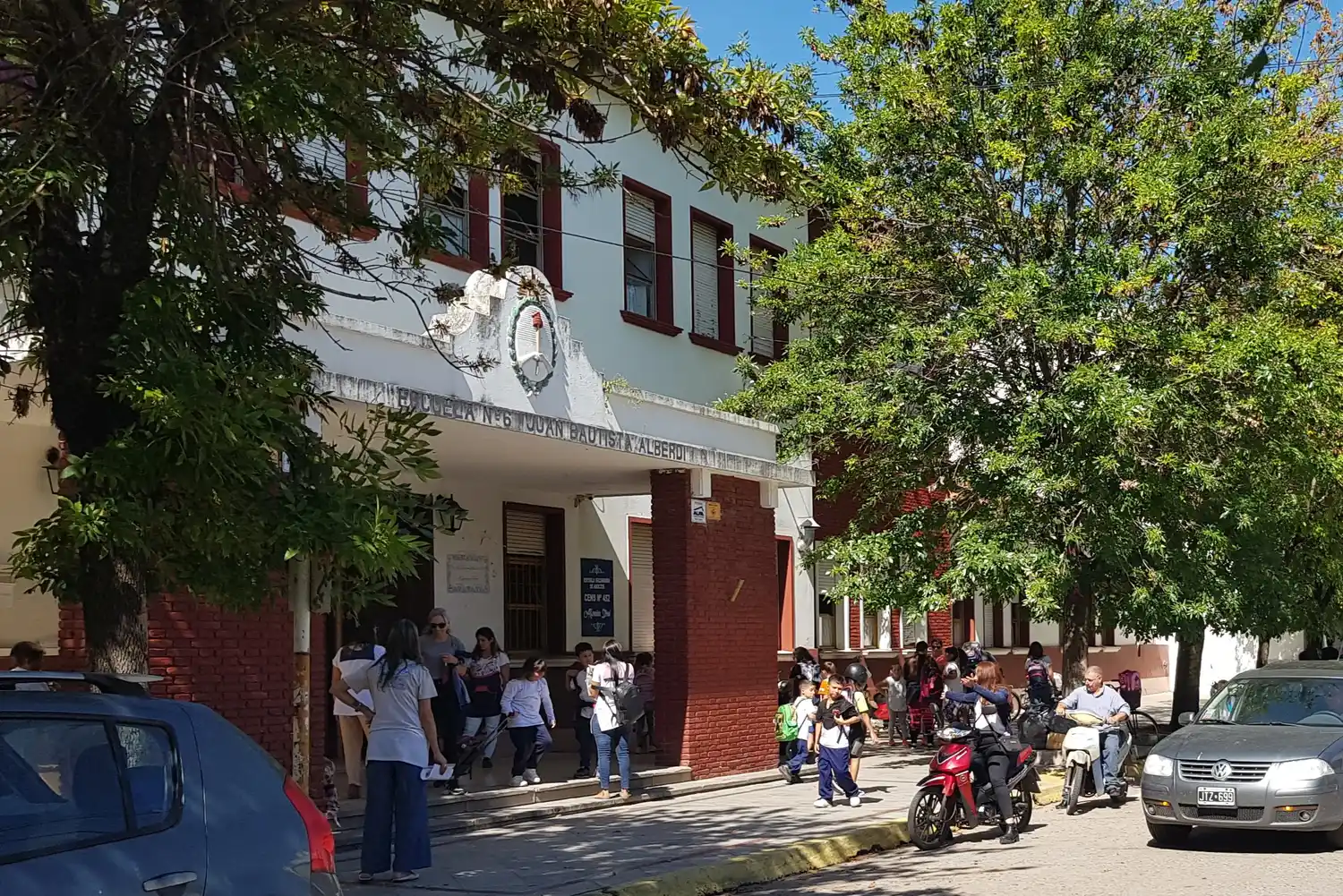 La escuela primaria 6.