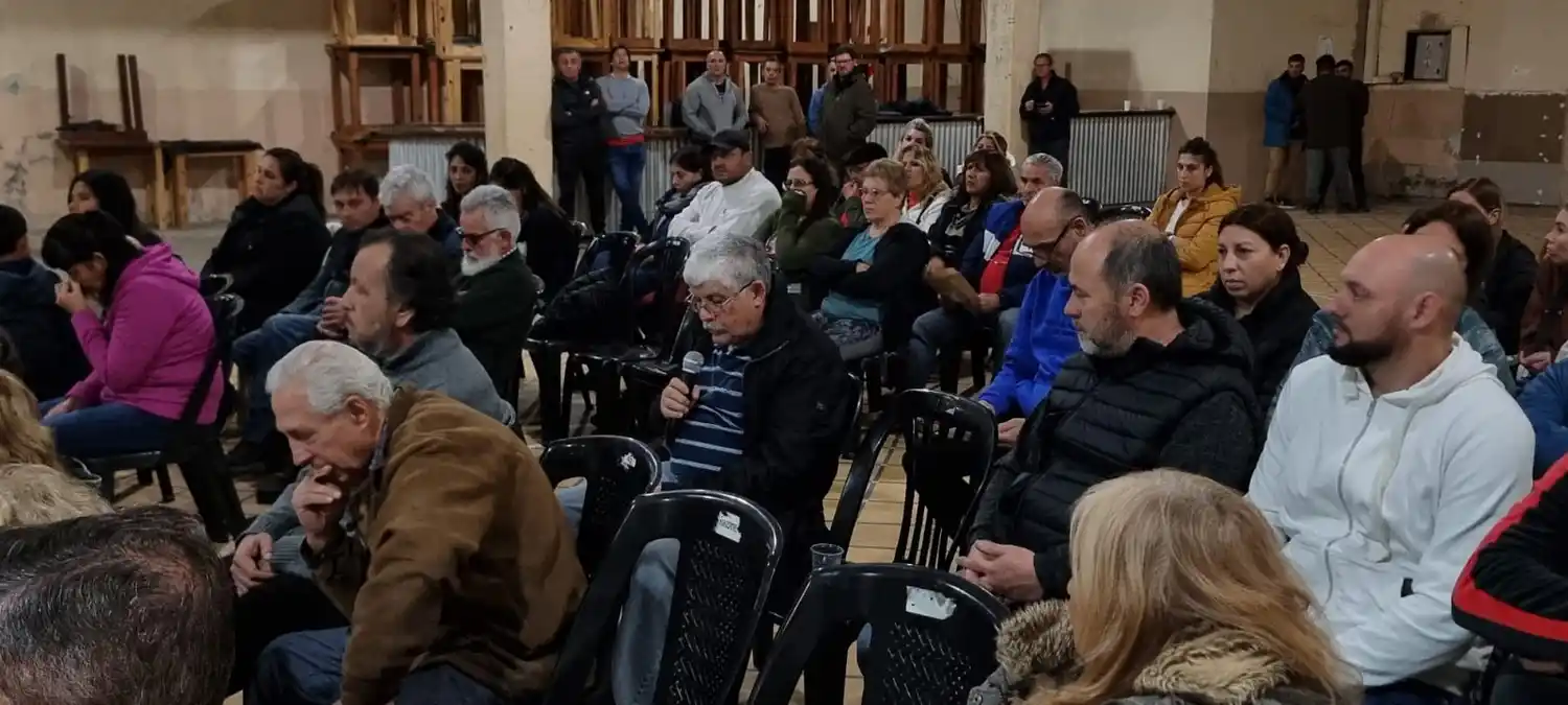 Unas cincuenta personas avalaron el proceder el Consejo de Administración respecto de las asableas electorales y la denuncia contra la lista opositora.