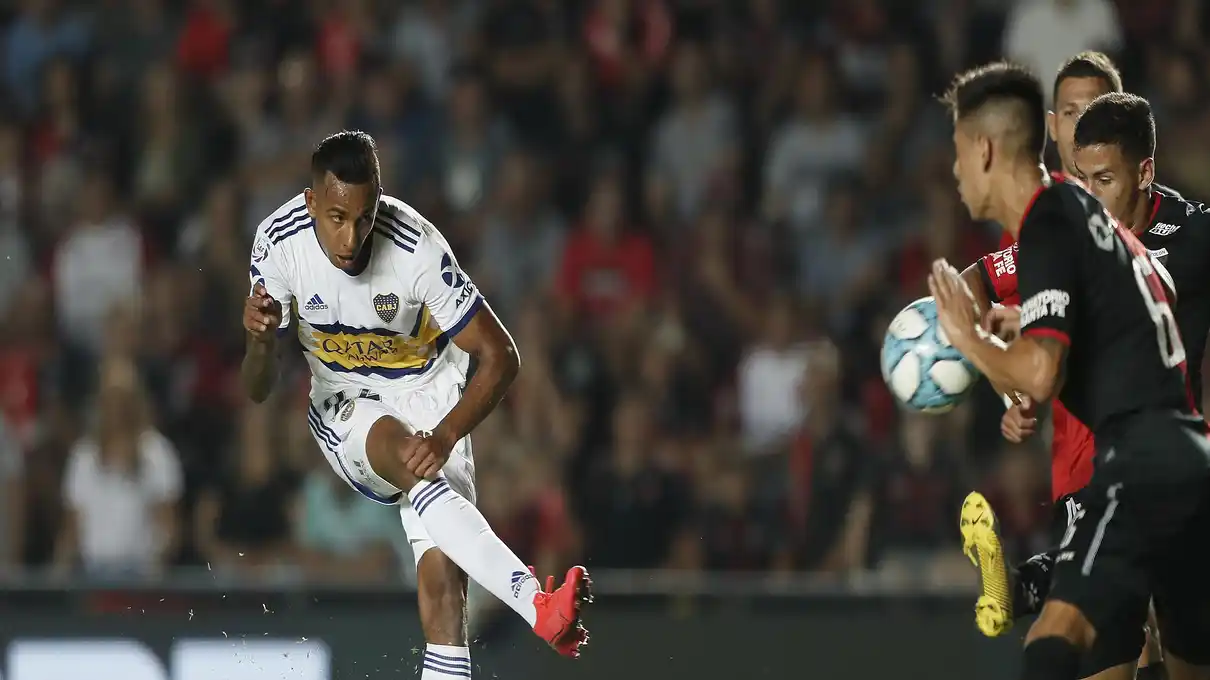 Boca arriesga su invicto frente a Colón