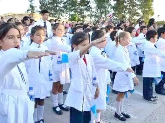 8 de abril: Educación ultima detalles para la
Promesa de Lealtad a la Bandera de Formosa