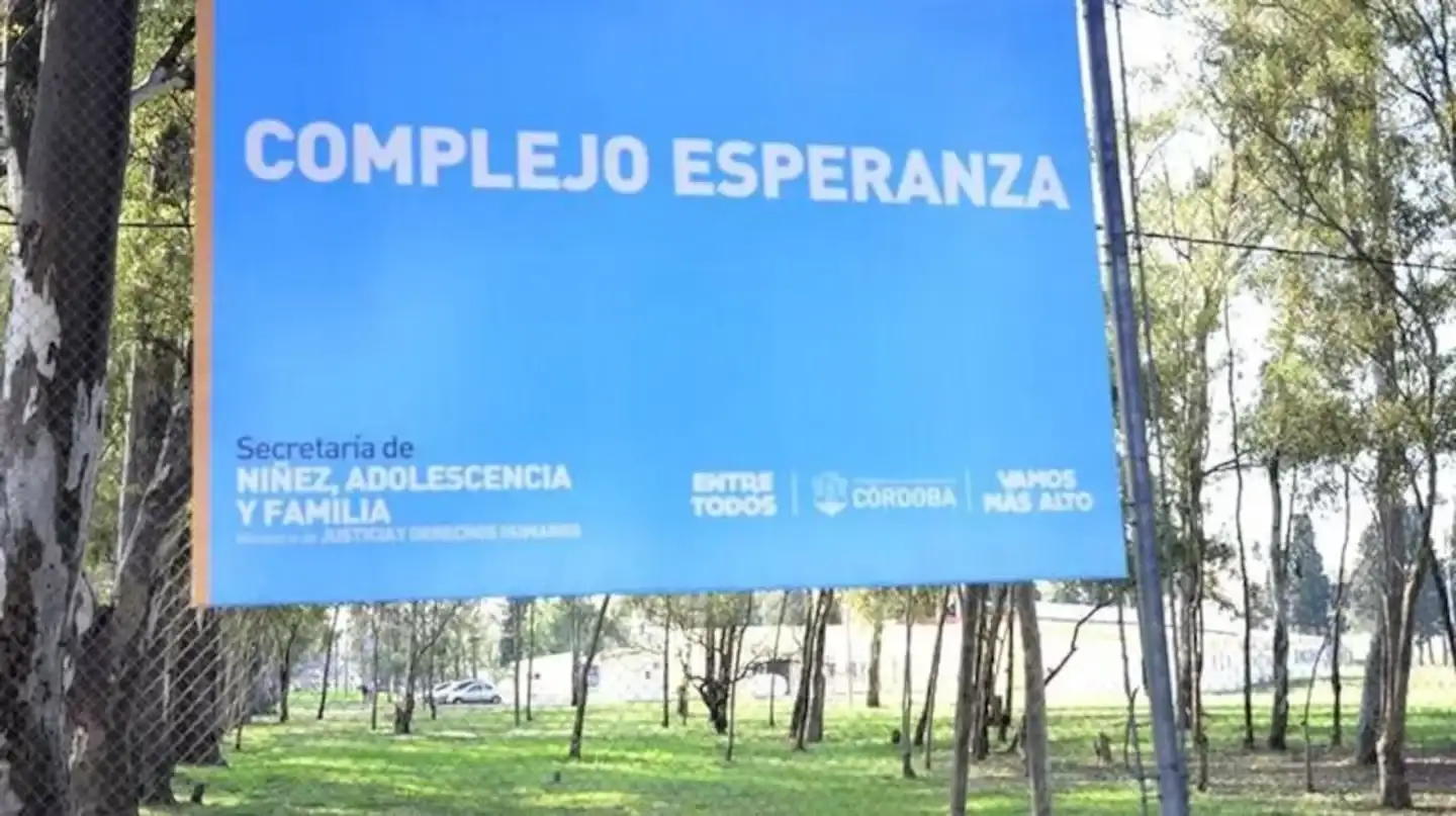 Horror en Córdoba: una adolescente de 16 años fingió estar muerta para sobrevivir a un brutal ataque - 1