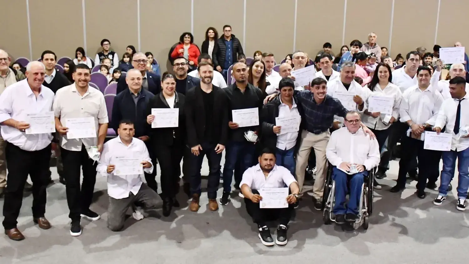 24 agentes municipales terminaron sus estudios secundarios