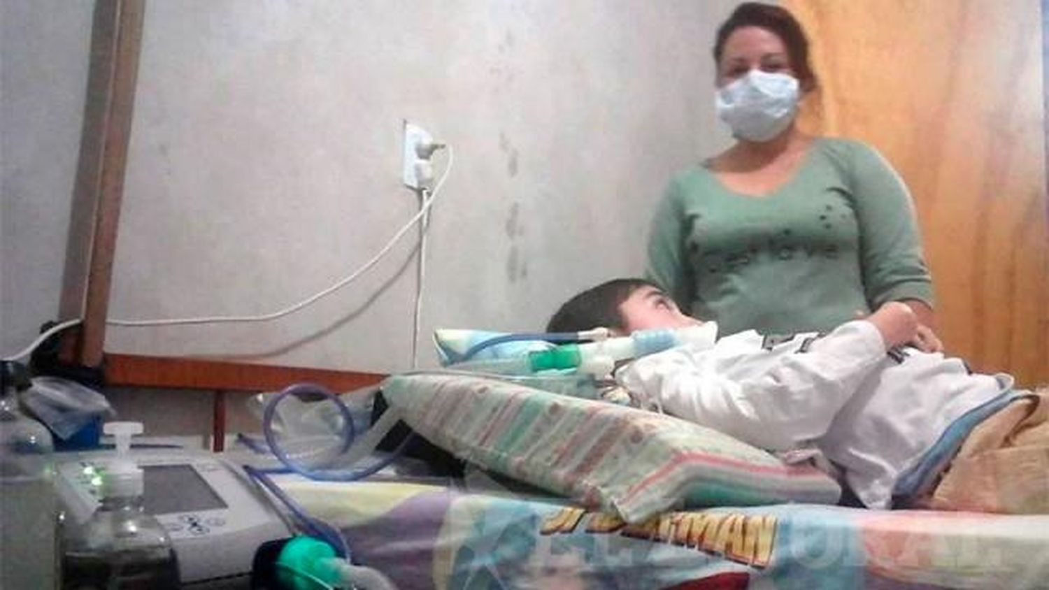 Tienen un hijo electrodependiente y les sacaron la tarifa social de luz