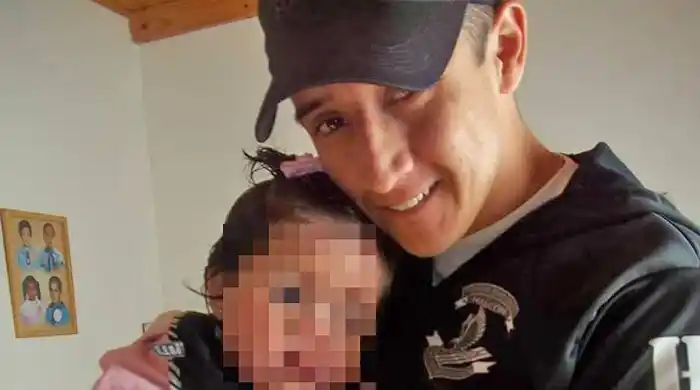 Padre del policía del Grupo Halcón asesinado busca ser recibido por Vidal 