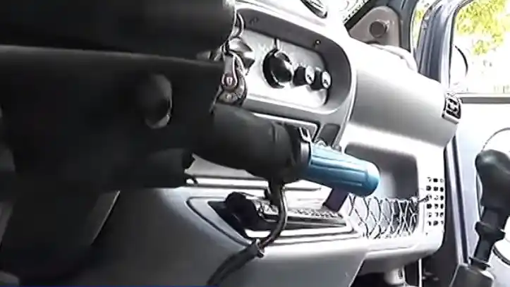 Discapacidad: un ingeniero solidario adaptó un auto en San Genaro