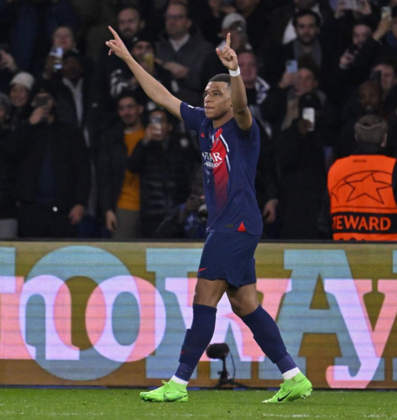 Mbappé recibió un llamado de atención en Francia