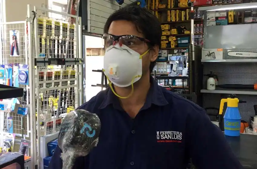 Medición de temperatura, barbijos y distancia: trabajar en una ferretería en épocas de pandemia