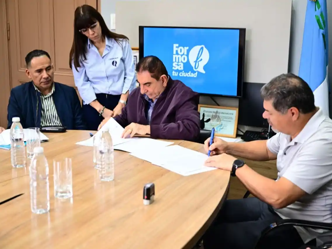 Jofré firmó convenios para realizar diversas obras con la modalidad de financiamiento compartido