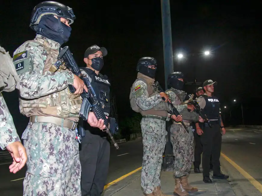 policia y ejercito ecuador