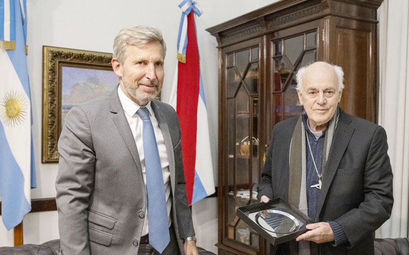Frigerio saludó al arzobispo Puiggari, quien se despide de su servicio pastoral en Entre Ríos