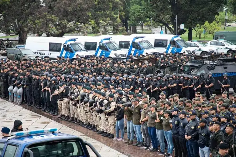 Son más de 100 mil los uniformados que integran las fuerzas federales. El contrato de ART es uno de los más altos de la administración