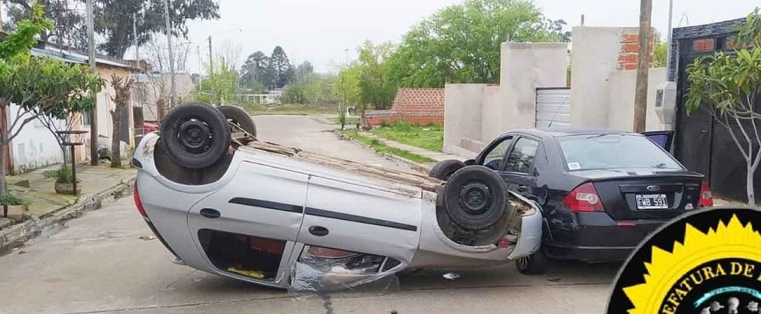 Dos heridos tras el vuelco de un vehículo