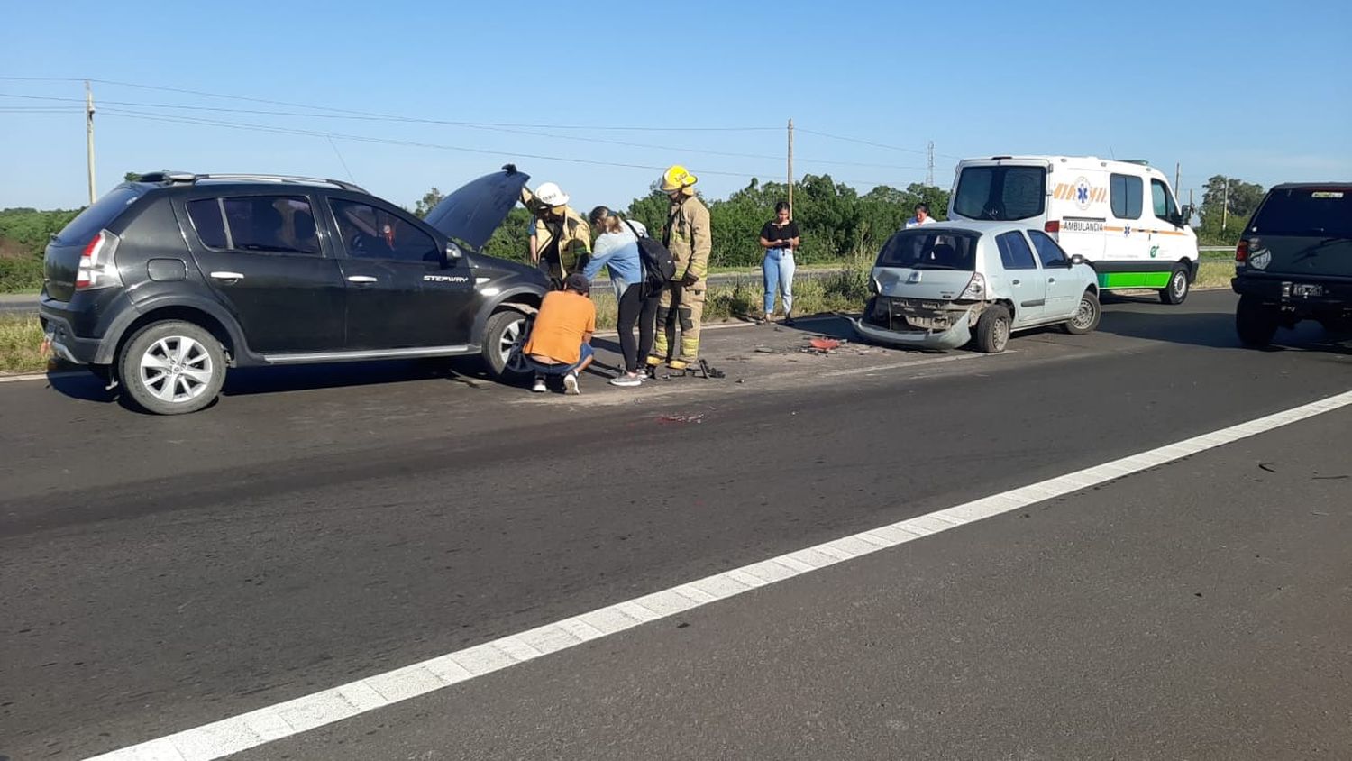 Cuatro vehículos protagonizaron un choque en cadena en la Ruta 12