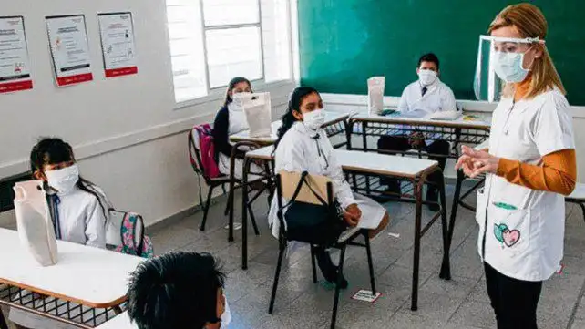 Vacunación a docentes: detallan los grupos prioritarios
