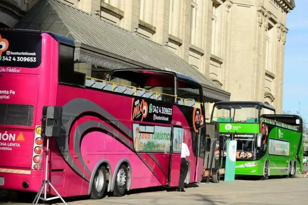 La ciudad de Santa Fe se podrá recorrer en buses turísticos sin techo: qué lugares visitará
