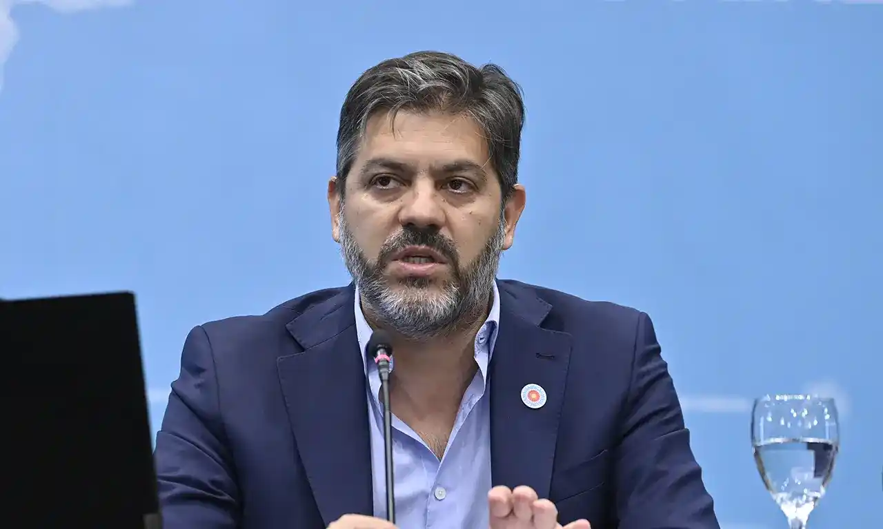 Bianco: "El Gobierno que venía a privatizar Banco Nación ahora se tira de palomita a sacar créditos de la banca pública"