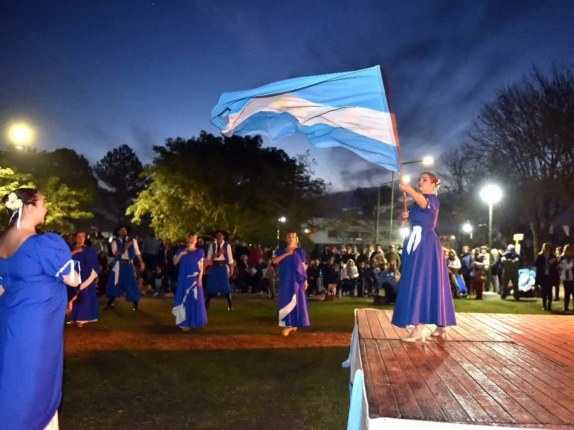 42º Aniversario, Fiesta de las Costumbres, y el Árbol de Navidad más grande: Pueblo Belgrano se prepara para un fin de semana de fiesta