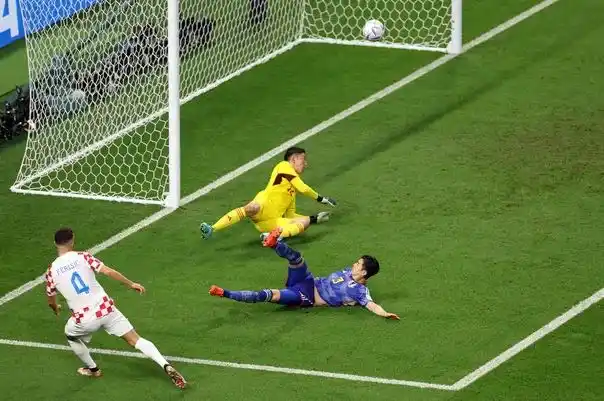 Tras una vibrante definición por penales, Croacia venció a Japón y se metió en cuartos