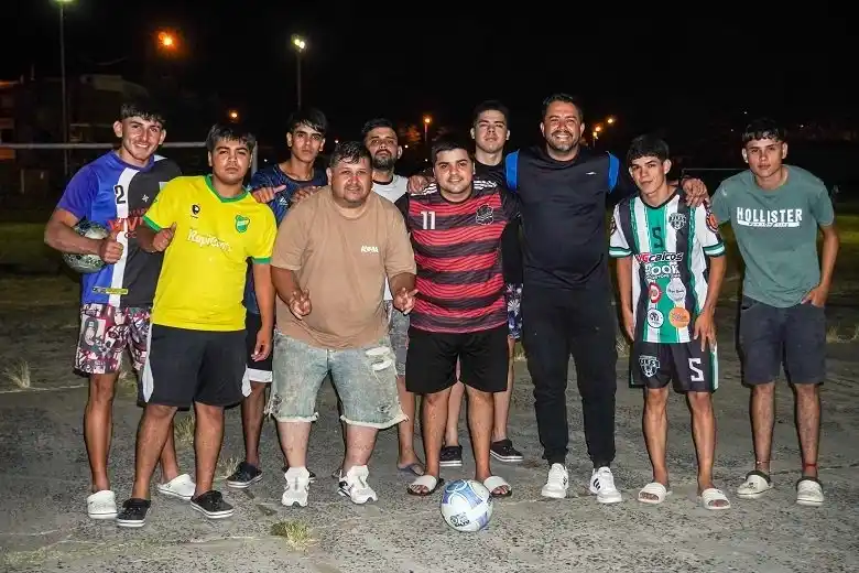 Entregaron elementos deportivos al club Villa Futsal