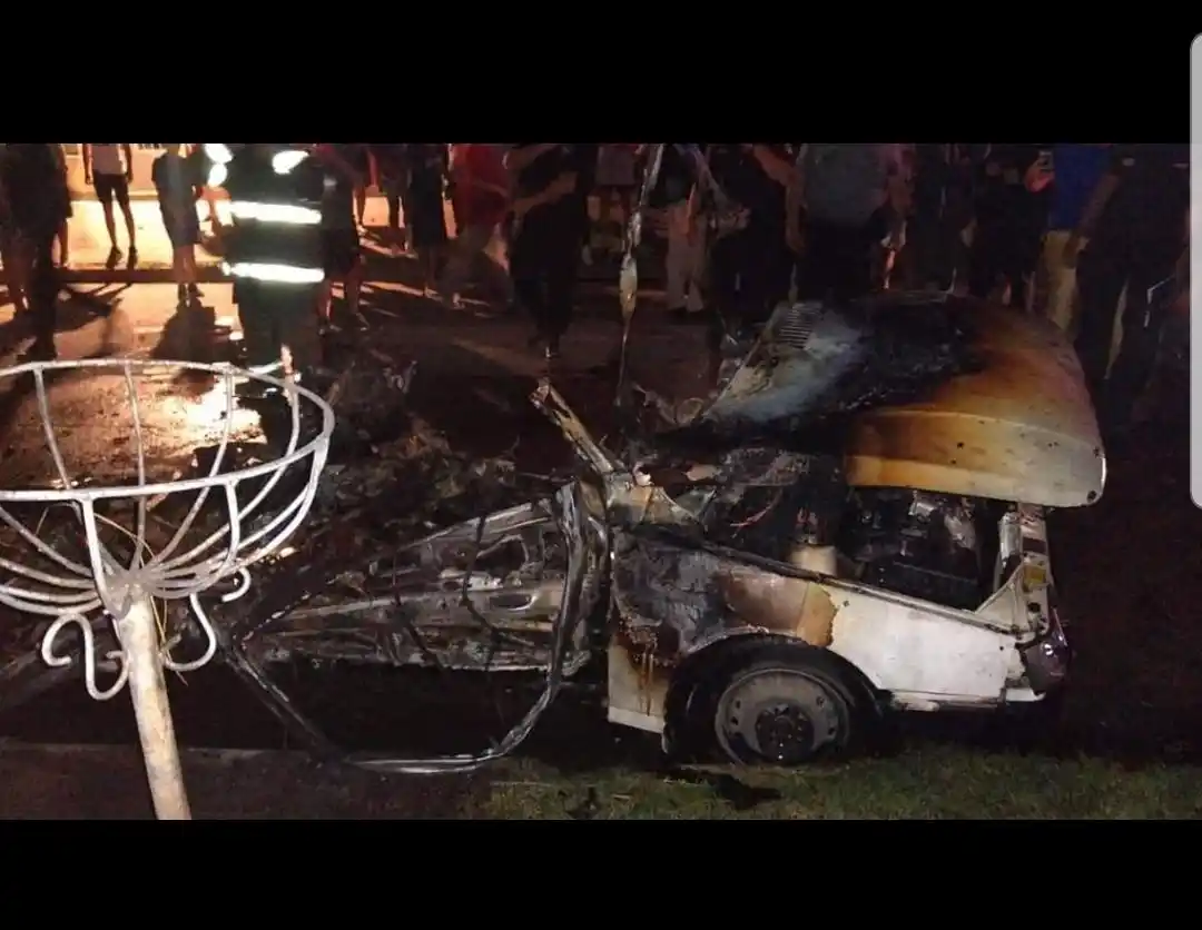 Explotó un auto estacionado