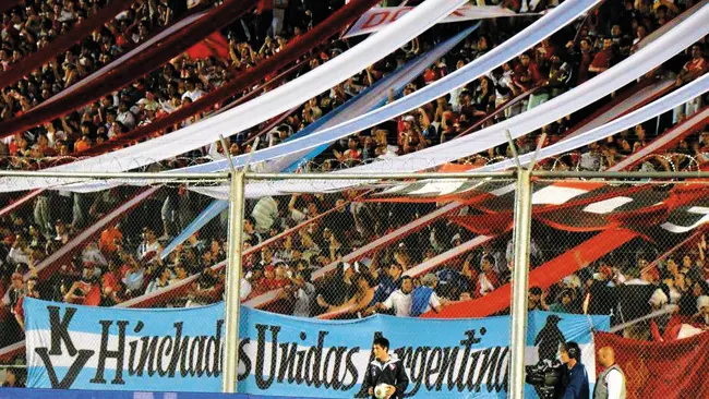 Insólita conferencia de barras: Dicen que AFA no les dio entradas y que irán al Mundial con dinero de rifas