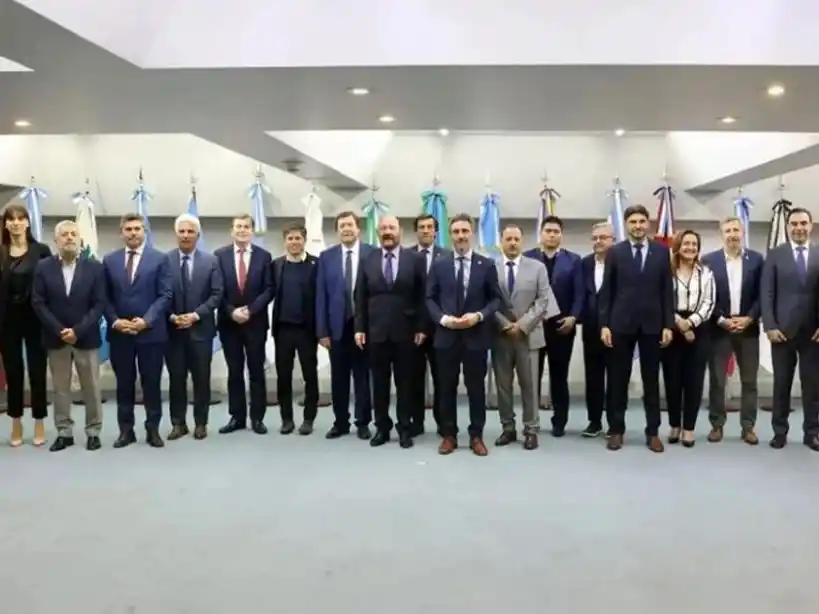 Guillermo Francos recibe a un grupo de gobernadores que reclaman por la caída de la recaudación