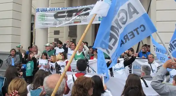 El gobierno convocó a los docentes: la reunión será el próximo lunes 