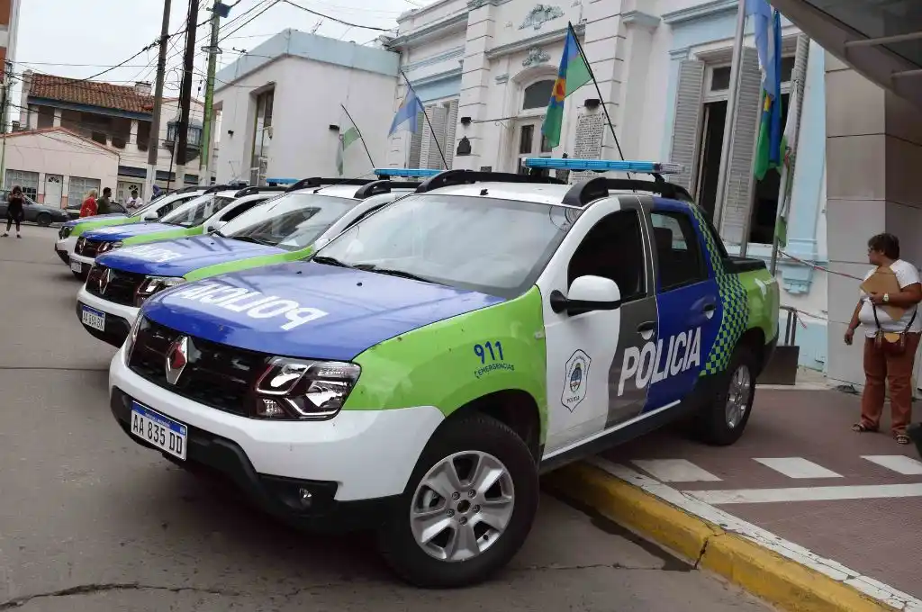 El hombre fue golpeado por tres delincuentes y recibió un balazo en una de sus manos.