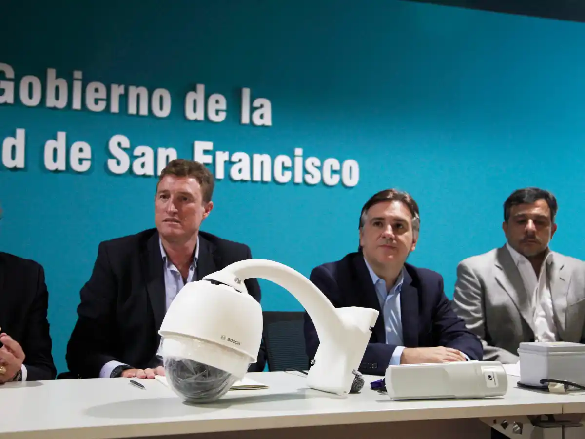 “Es fruto del esfuerzo”, dijo  Llaryora sobre las 16 cámaras  de seguridad para San Francisco
