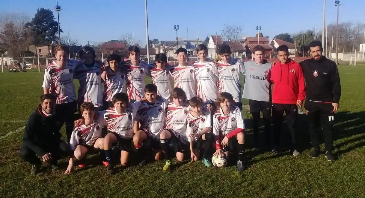 FOTO LIGA TANDILENSE DE FÚTBOL La Octava de Independiente rojo.