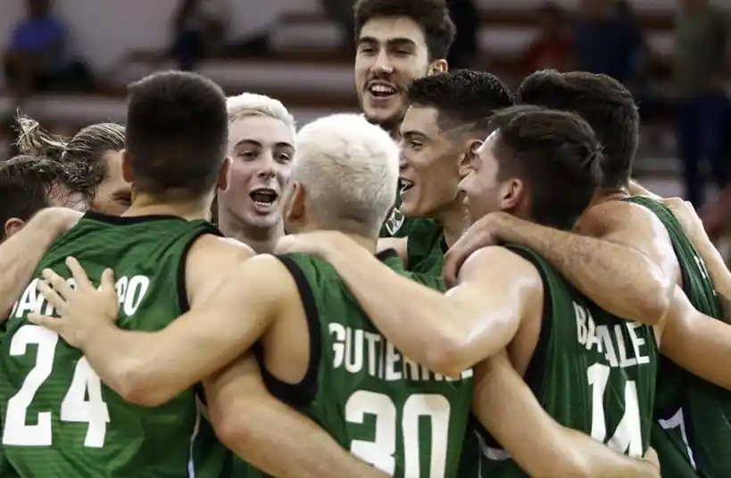 Atenas debutó con una victoria