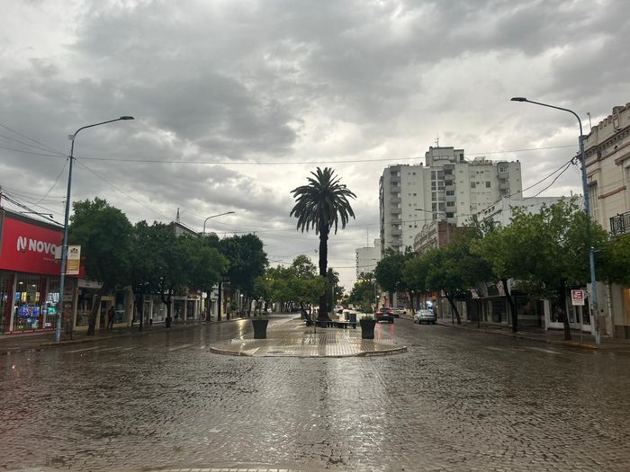 amanecer lluvia llovizna clima cielo nublado centro rafaela  (2)